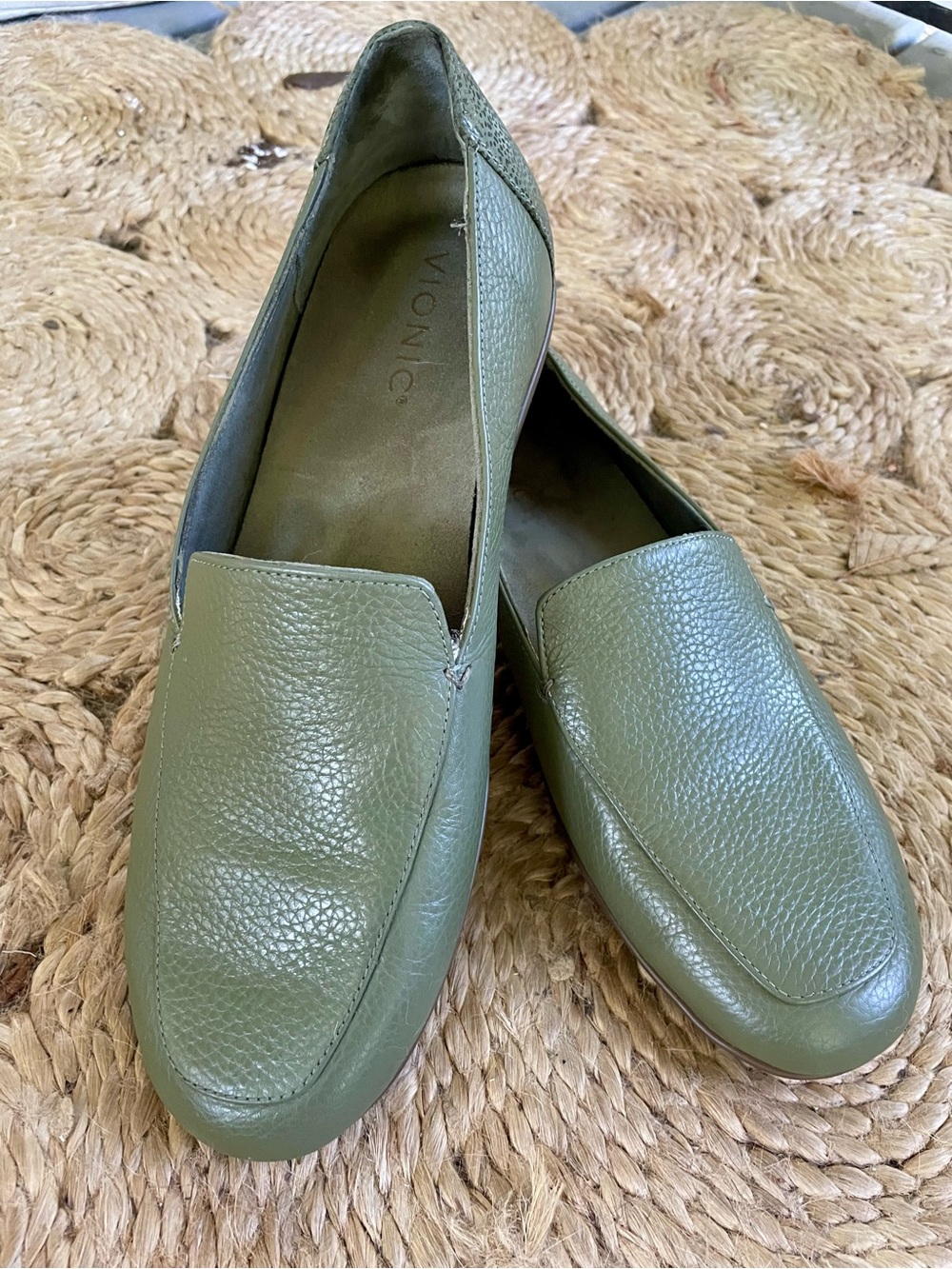 Vionic Elora Loafer Size 9.5 Army Green EUC